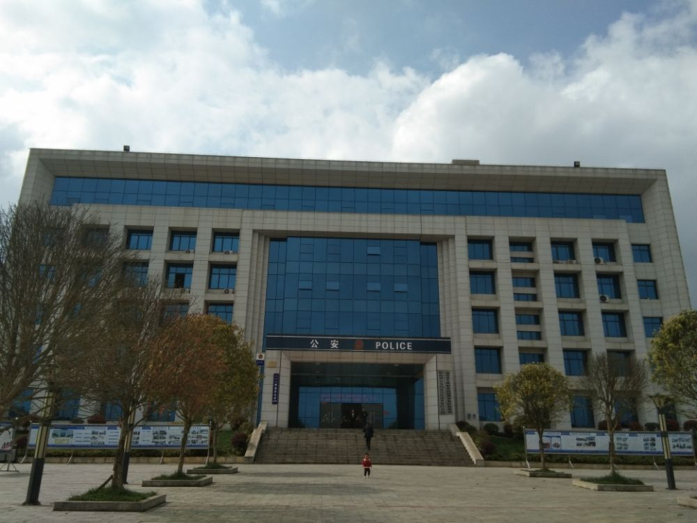 甕安縣公安局招標采購中贏一套恒壓給水設(shè)備+304不銹鋼水箱